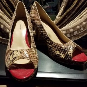Bandolino Snake Skin 3" platform peep toe shoe1
